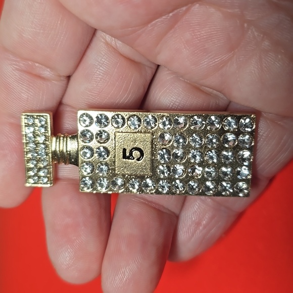 Elegant Gold and Silver Crystal Brooch - Picture 4 of 4